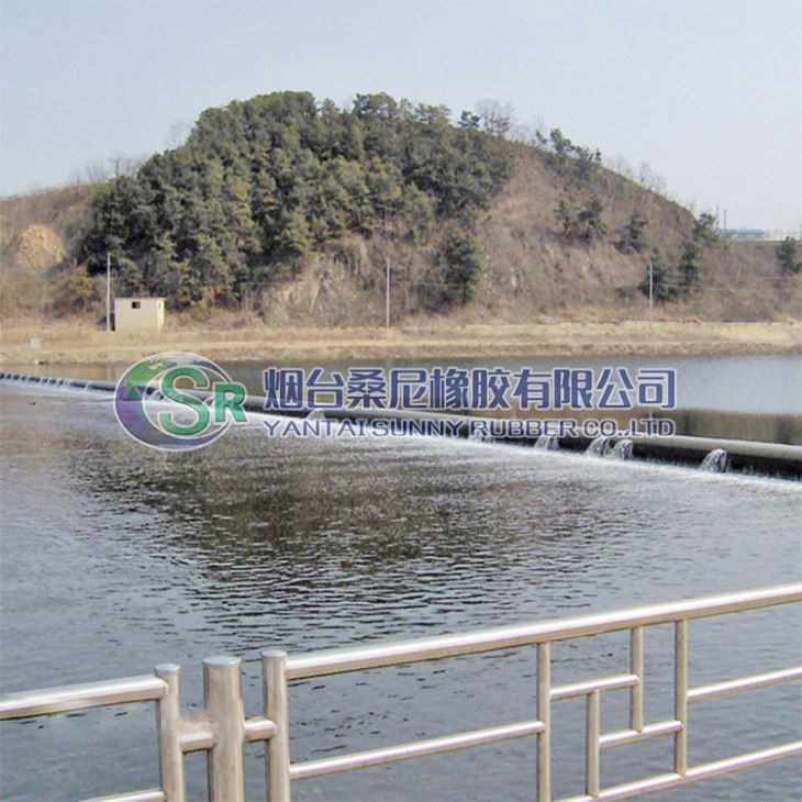 Barrera de goma omplida d’aigua